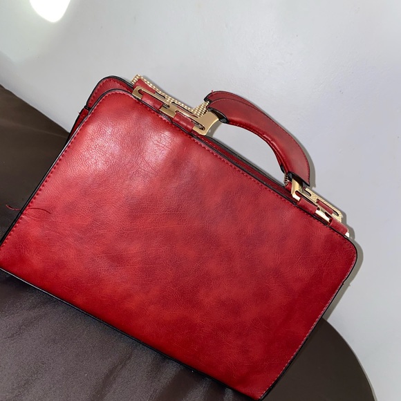 FAUX LEATHER RED PURSE WITH CUTE BEAR ACCESSORY - Picture 2 of 2